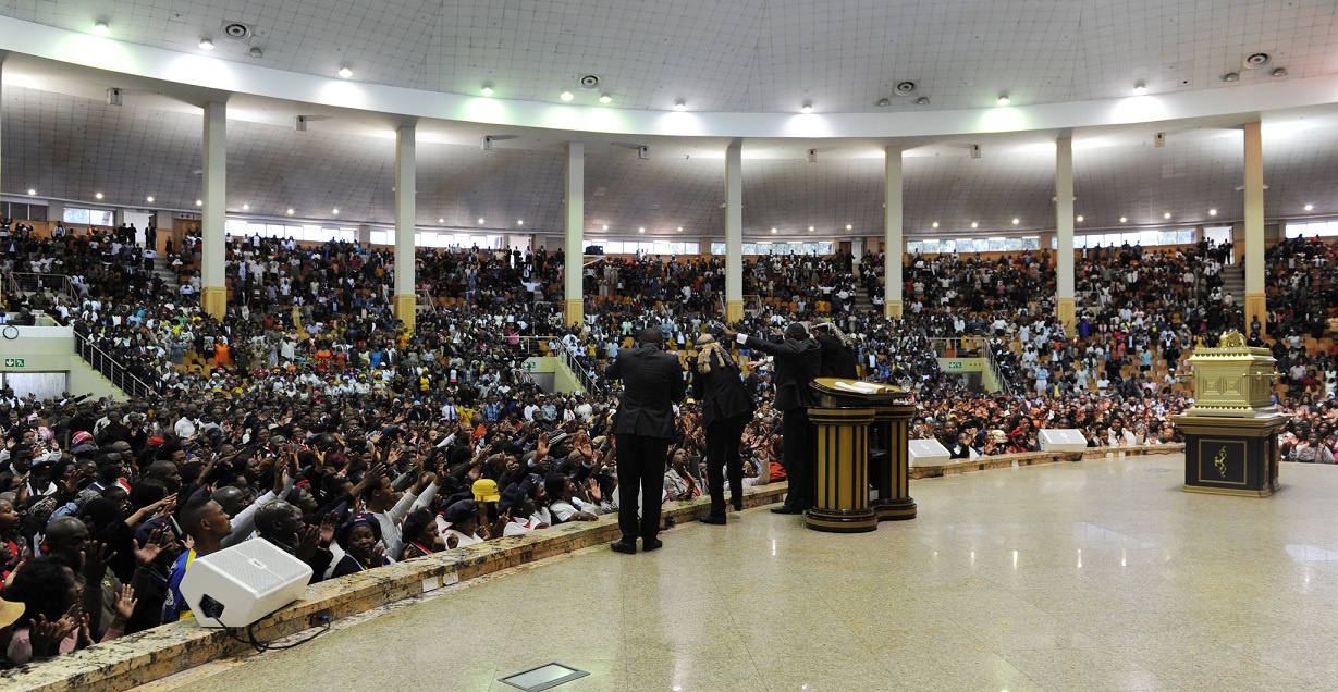 Bispo Macedo Recebe Guerreiros Da Tribo Zulu Na Catedral Do Soweto