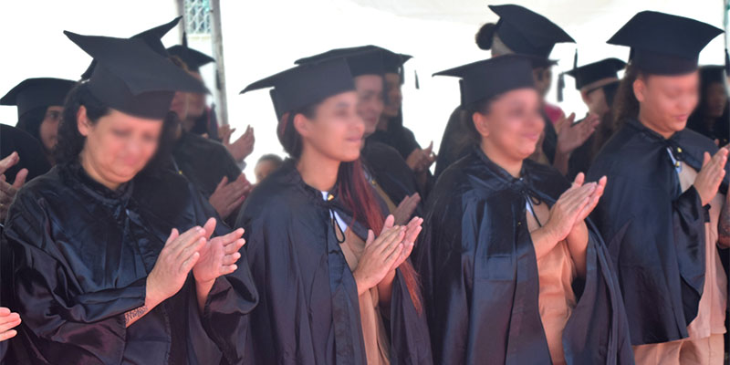 Detentas se formam em cursos de design de sobrancelha e panificação