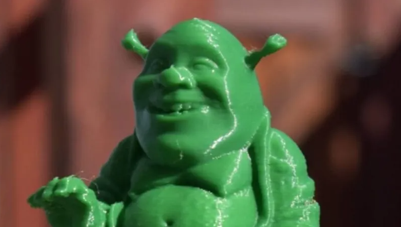 Mulher confunde Shrek com Buda e faz orações por engano