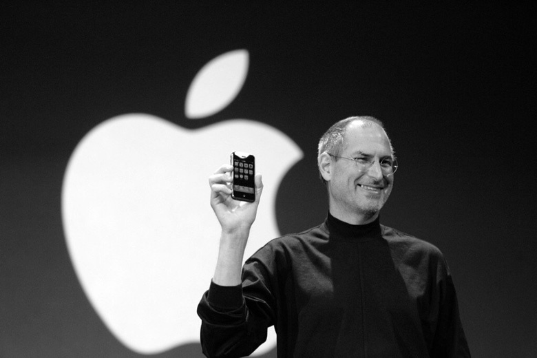 steve-jobs-original-iphone-apple-sign