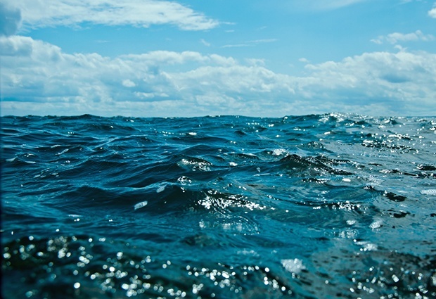 follow-the-colours-azul-cor-ceu-mar-shutterstock