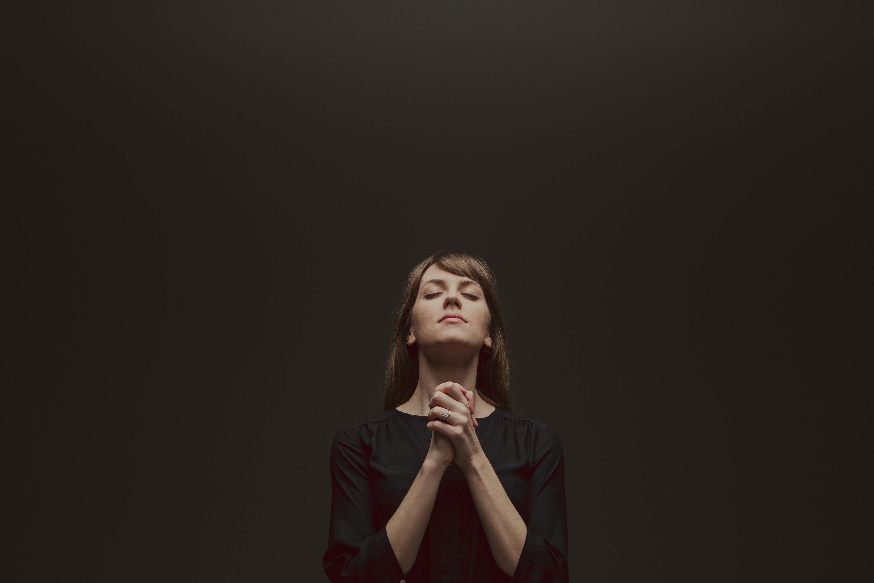 lightstock_woman-in-prayer