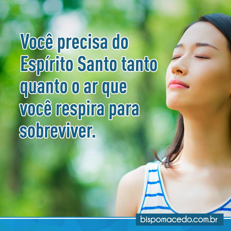 Mulher meditando na natureza