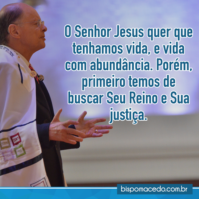 Bispo Edir Macedo orando