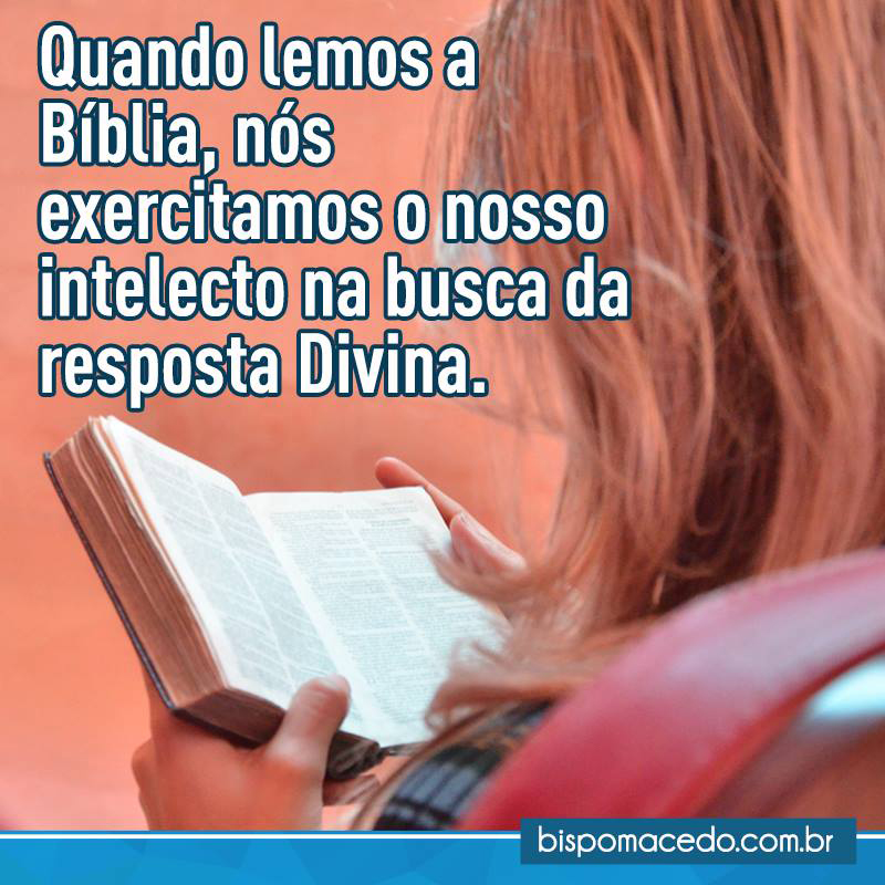 Jovem lendo a Bíblia