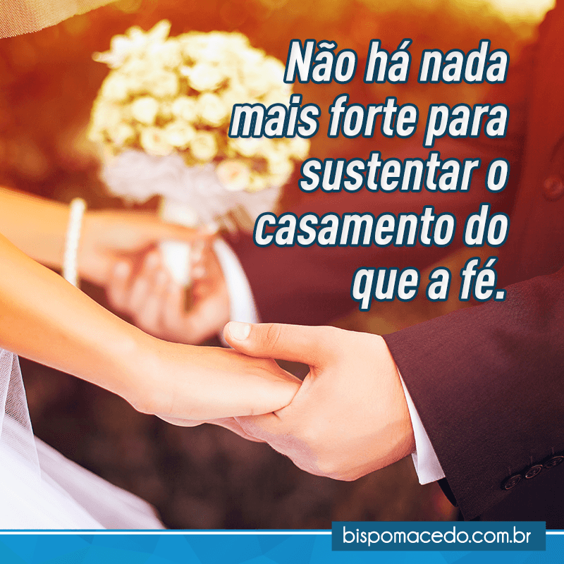 Casal de mãos dadas