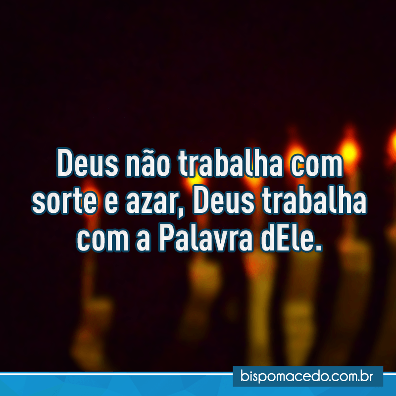 Menorah com as luzes acesas