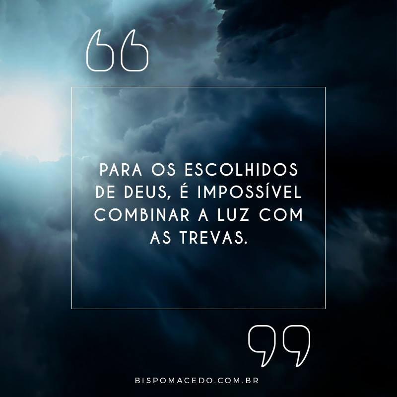 Céu noturno com lua e nuvens