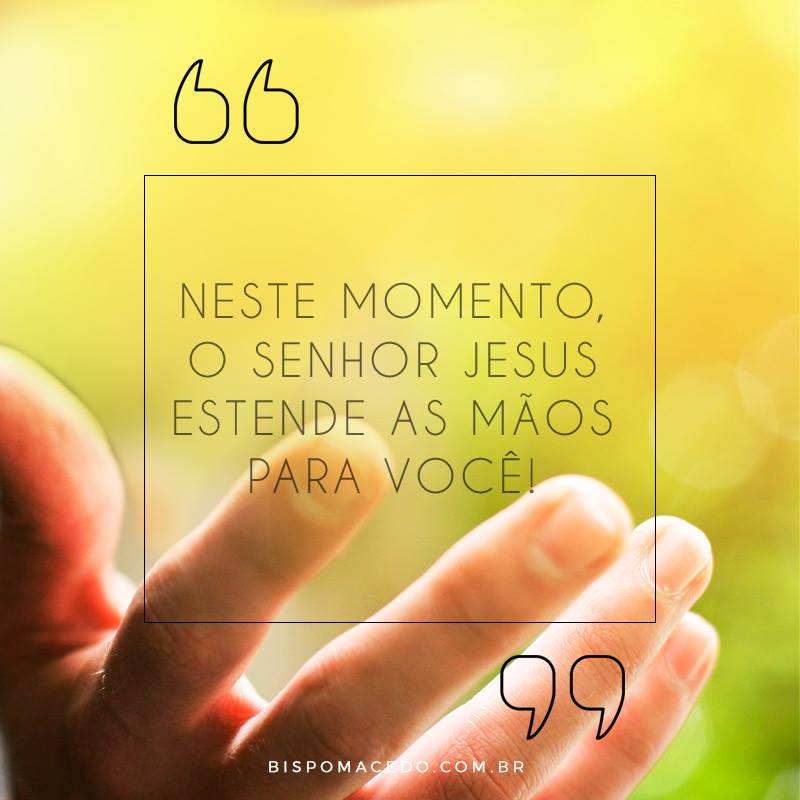 Mão erguida para o céu