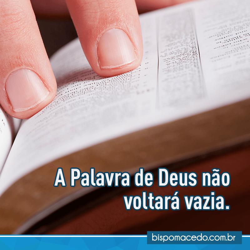 Mão sobre a Bíblia Sagrada aberta