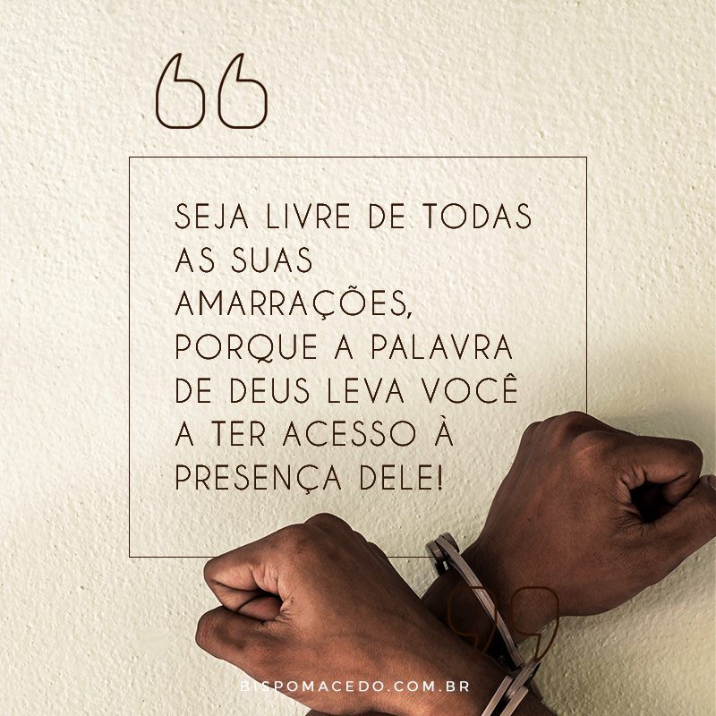 Mãos com punhos fechados e algemadas