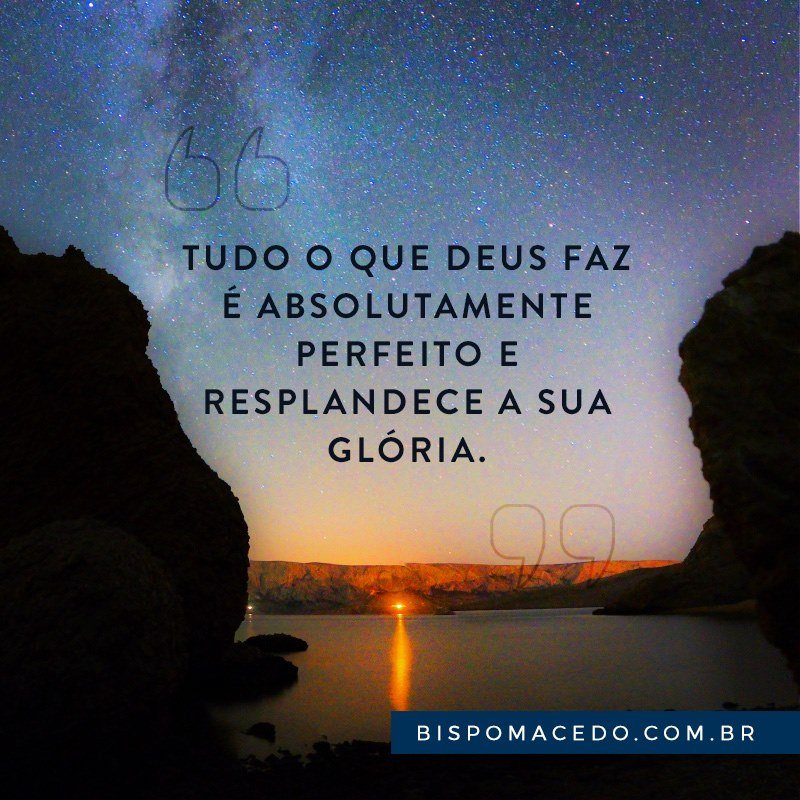 Paisagem com o mar, montanhas e o pôr do sol