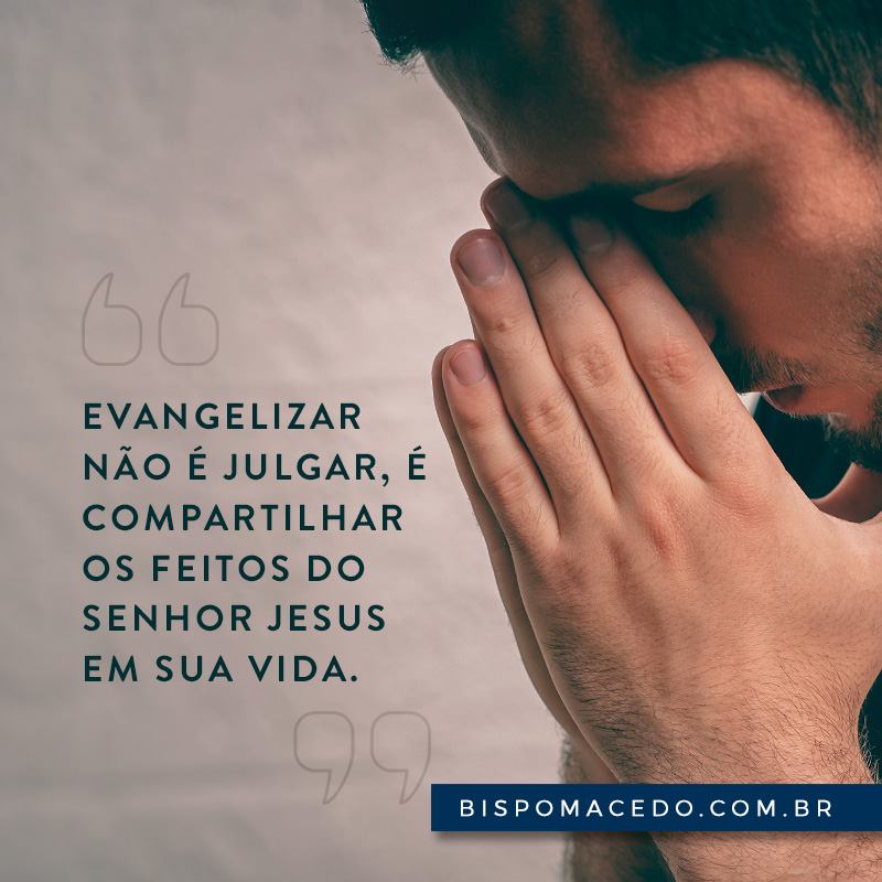 Homem sério, meditando com as mãos no rosto