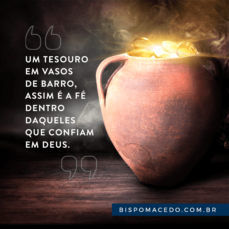 Vaso de barro com moedas de ouro dentro