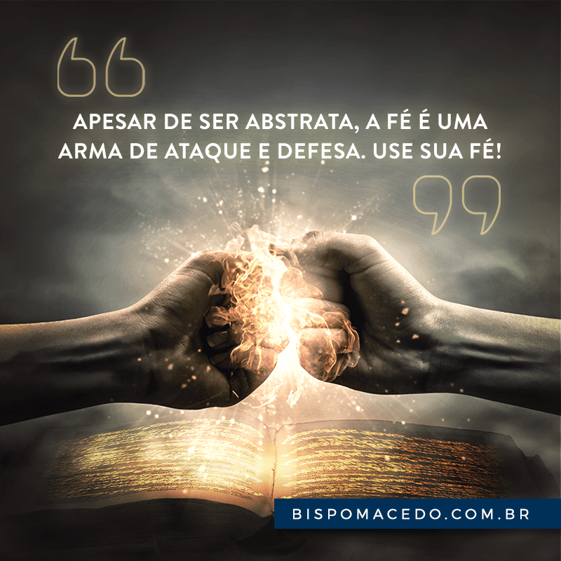 Duas mãos se enfrentando em cima da Bíblia