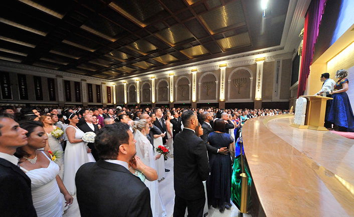 Imagem de capa - Igreja Universal realiza 14 mil casamentos simultâneos pelo mundo