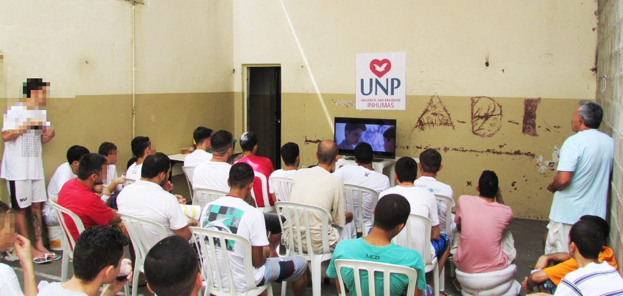 Imagem de capa - Detentos de Inhumas, em Goiás, assistem ao filme “Nada a Perder”