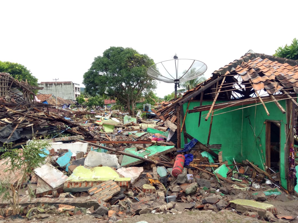 Imagem de capa - Tsunami na Indonésia fez 430 mortes até o momento