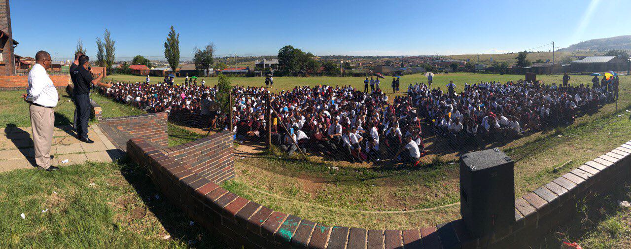 Imagem de capa - Universal ensina a 90 mil estudantes sul-africanos que vício tem cura