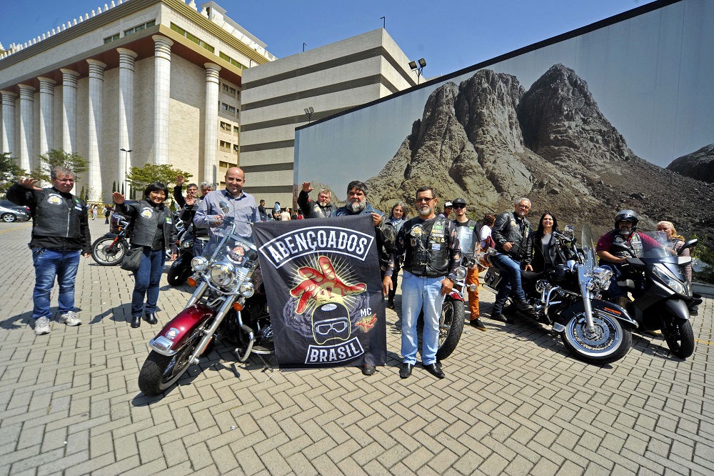 Imagem de capa - Integrantes de moto clube visitam Jardim Bíblico do Templo de Salomão