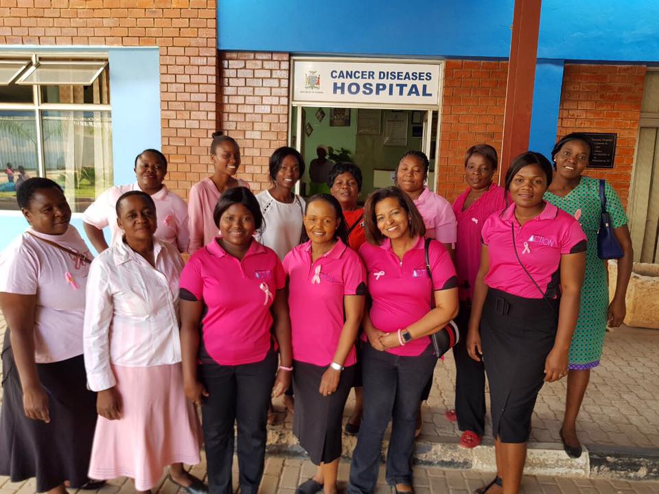 Imagem de capa - Grupo “Mulheres em Ação” dá assistência a pacientes com câncer na Zâmbia