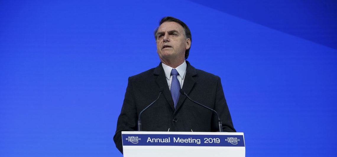 Imagem de capa - Em Davos, Bolsonaro diz que abrir economia é compromisso do país