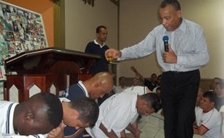 Imagem de capa - Inmate sentenced to 120 years imprisonment is consecrated as an Assistant