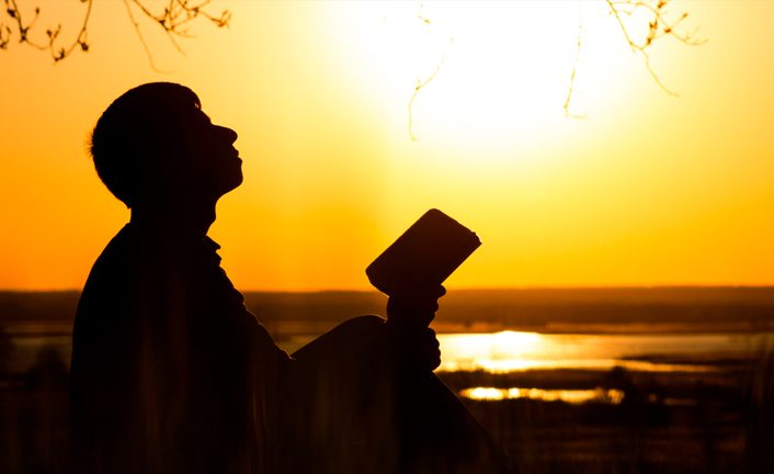 Imagem de capa - The Holy Spirit only speaks to those who listen to Him