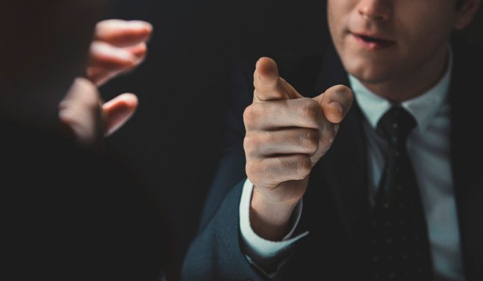 autoritario-706×410