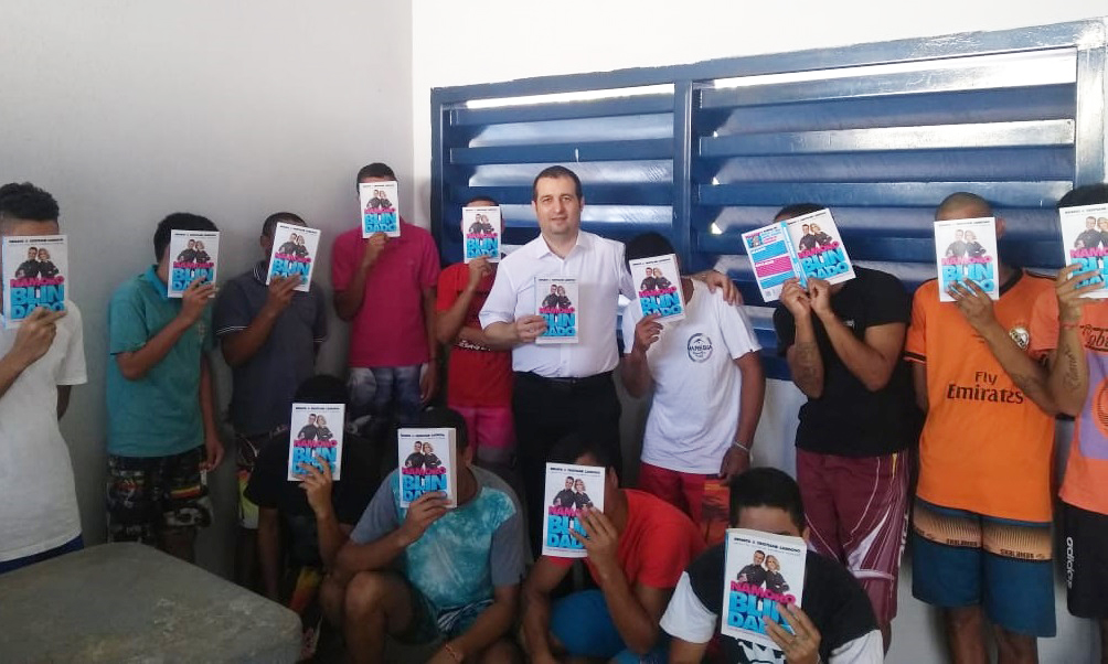 Imagem de capa - Adolescentes de unidades socioeducativas no Tocantins participam de palestras do livro “Namoro Blindado”