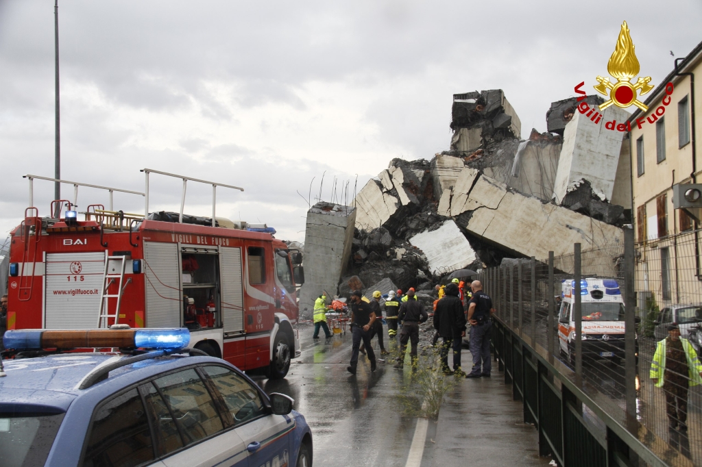 Imagem de capa - Universal da Itália abre canal de comunicação para auxiliar vítimas do acidente da Ponte Morandi, em Gênova
