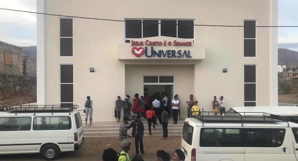 Imagem de capa - Universal chega a Porto Novo, cidade de Santo Antão, em Cabo Verde