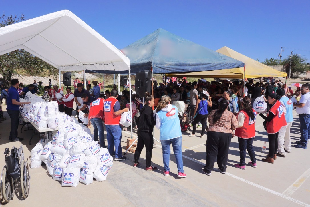 Imagem de capa - Voluntários distribuem 300 toneladas de alimento a comunidades carentes no México