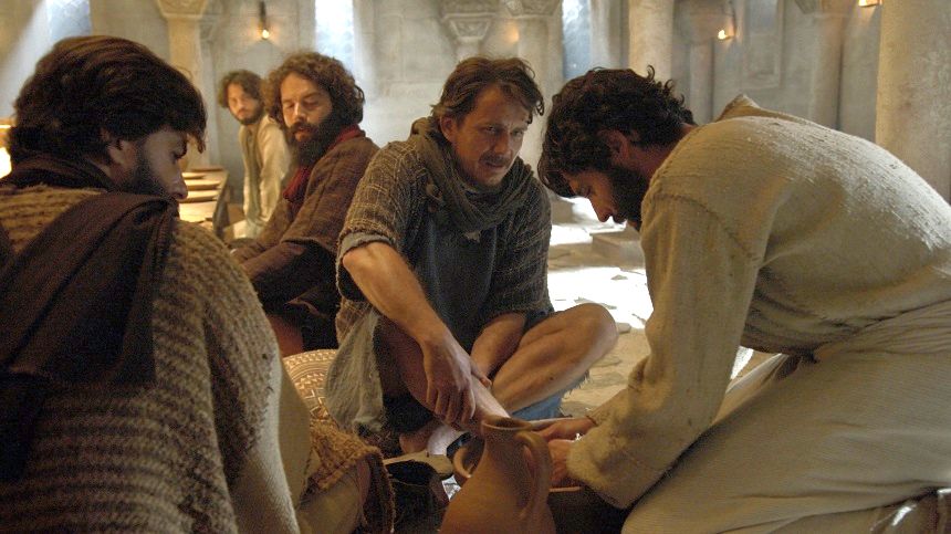Imagem de capa - Novela Jesus: Messias lava os pés dos apóstolos