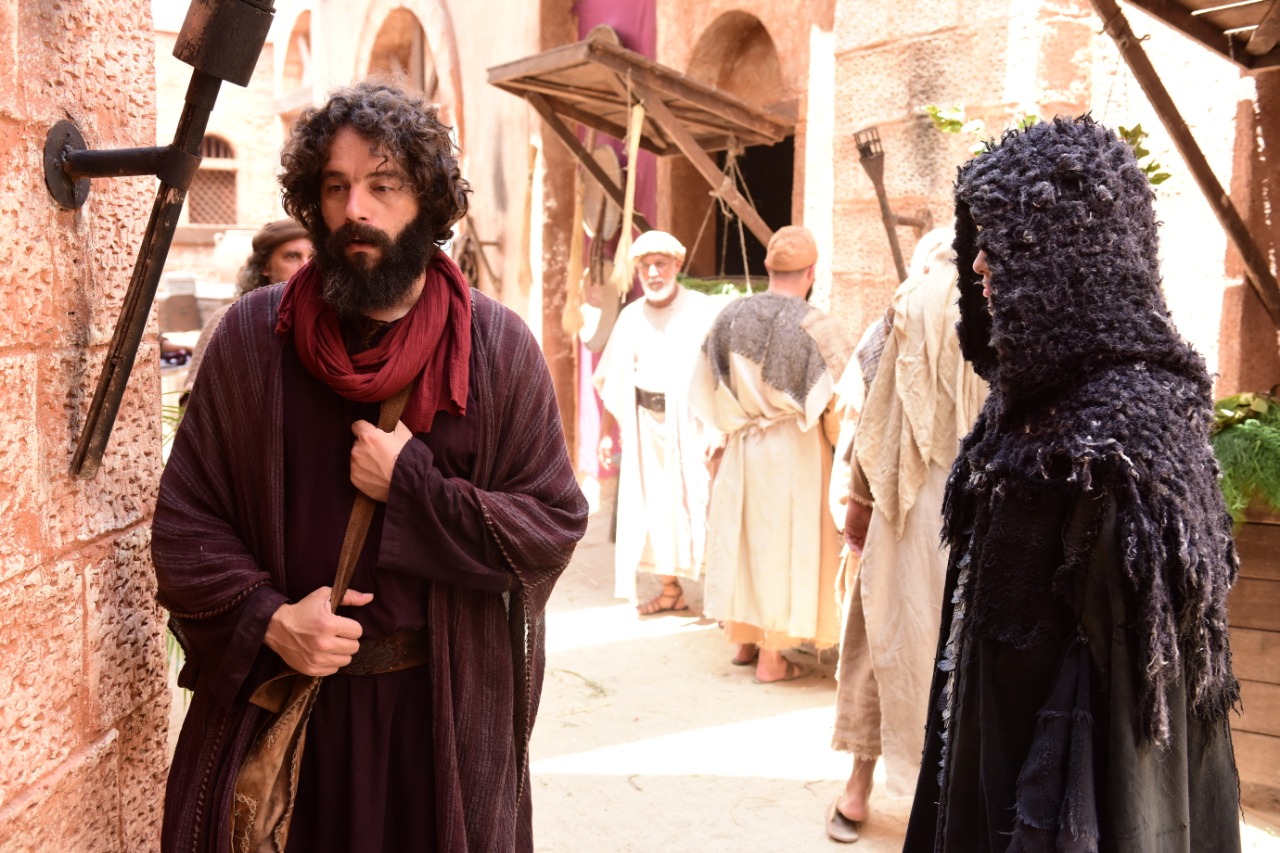 Imagem de capa - Novela Jesus: Judas anda pela rua atormentado, segurando sua bolsa