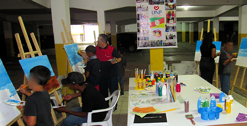Imagem de capa - UNP oferece oficina de artesanato aos filhos de internos