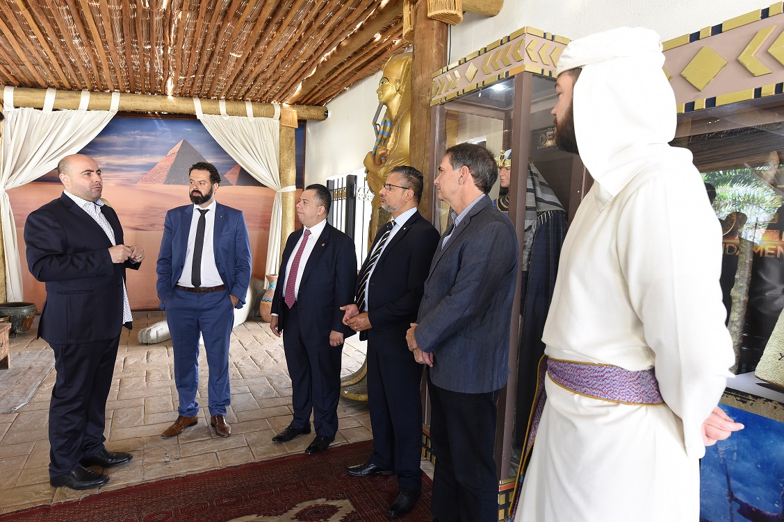 Imagem de capa - Secretários do Ministério do Turismo visitam o Templo de Salomão