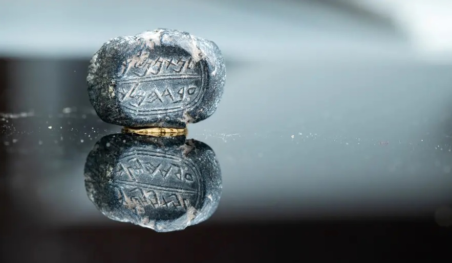 Imagem de capa - Selo, que pode ter pertencido a Natã-Meleque, é descoberto em Jerusalém