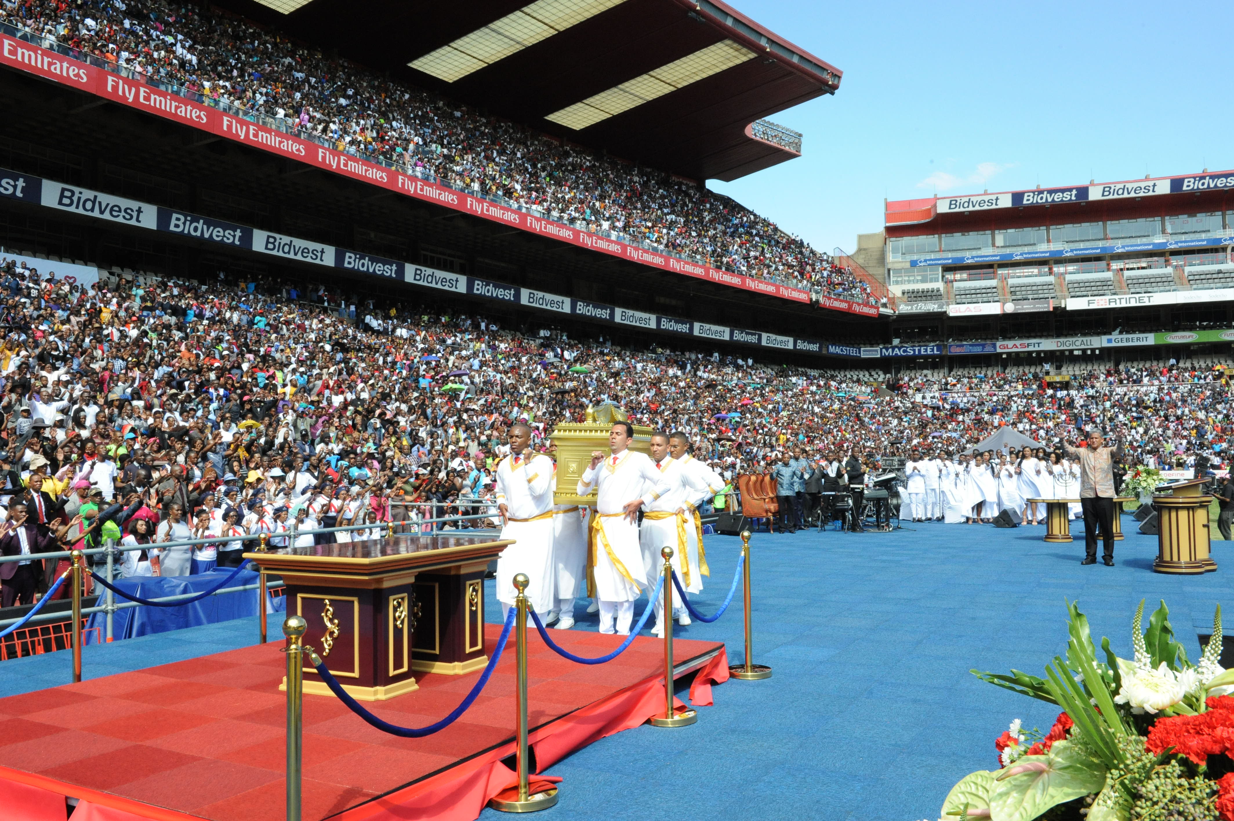 Imagem de capa - Chegada da Arca da Aliança em Johanesburgo reúne 80 mil pessoas
