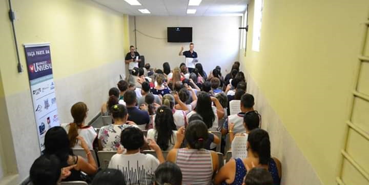 Imagem de capa - Formação dos alunos do primeiro Curso de Libras do Vale do Paraíba