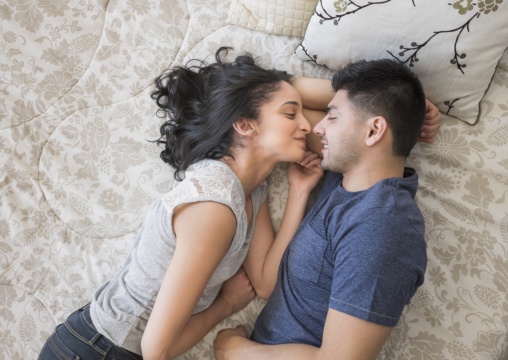 Imagem de capa - É normal ser tentado durante o namoro?