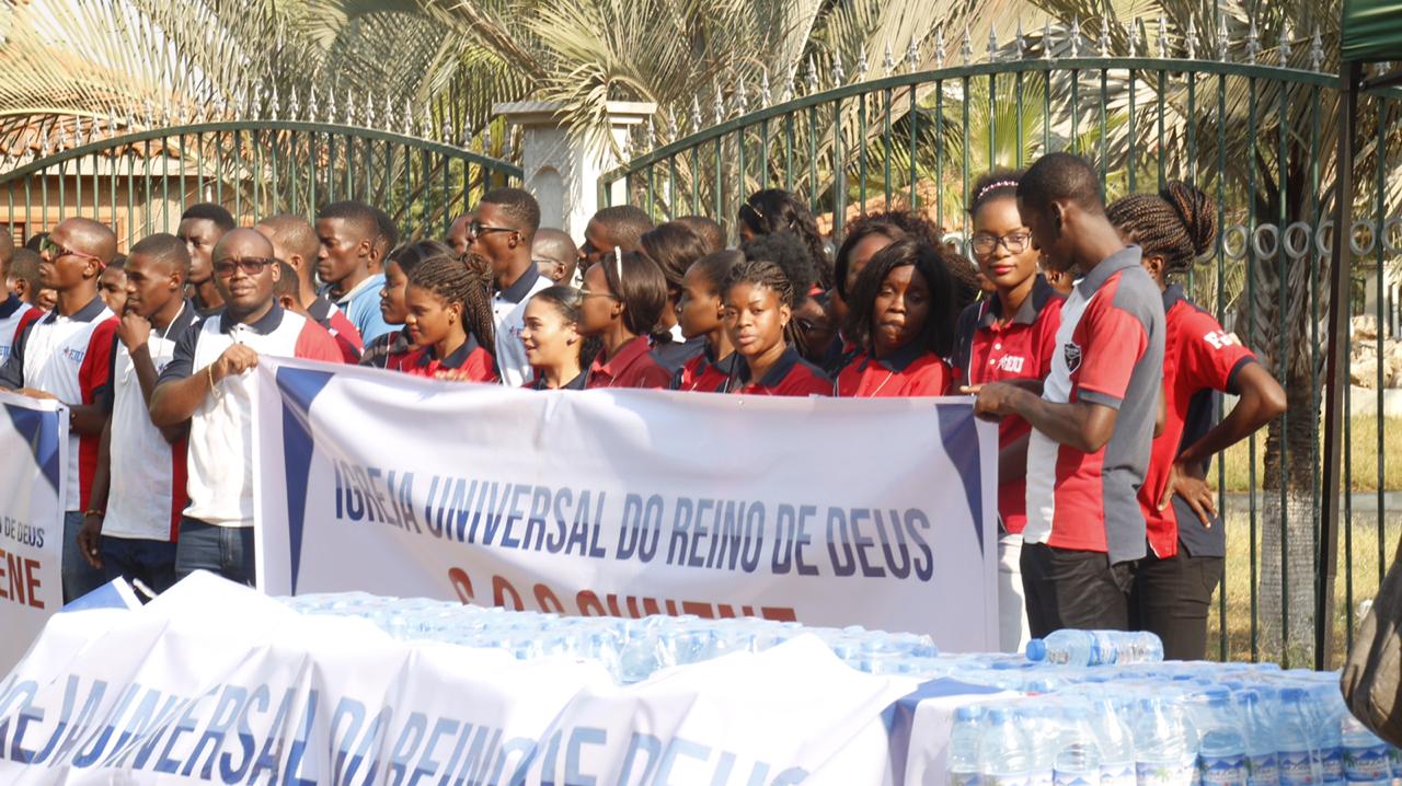 Imagem de capa - FJU Angola: grupo doa mais de 10 mil litros de água para vítimas da seca em Cunene