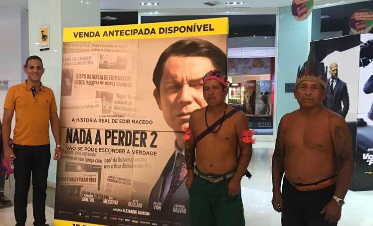 Índios assistem ao filme “Nada a Perder 2”, no Maranhão