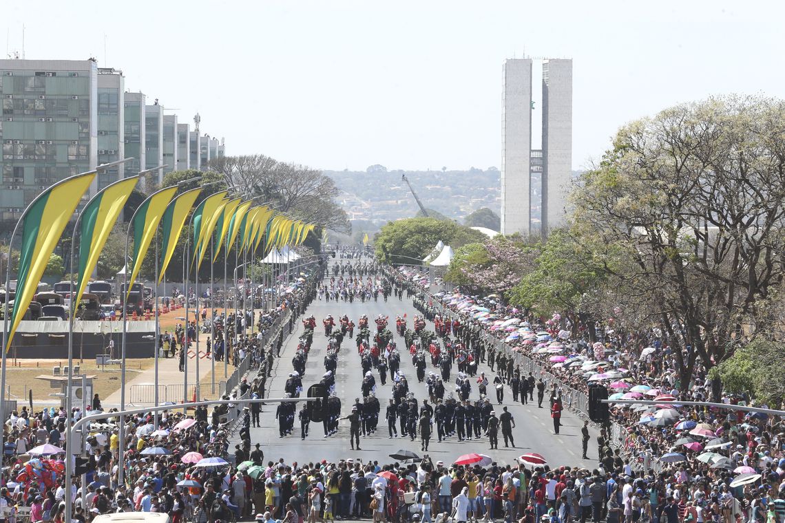 Imagem de capa - Presidente Bolsonaro convida Bispo Macedo para Desfile Cívico do Dia da Pátria