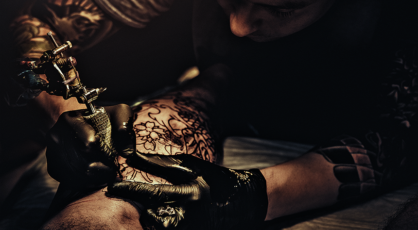 Imagem de capa - Agulhas de tatuagem podem liberar metais pesados no organismo