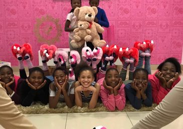 Godllywood School – Internacional