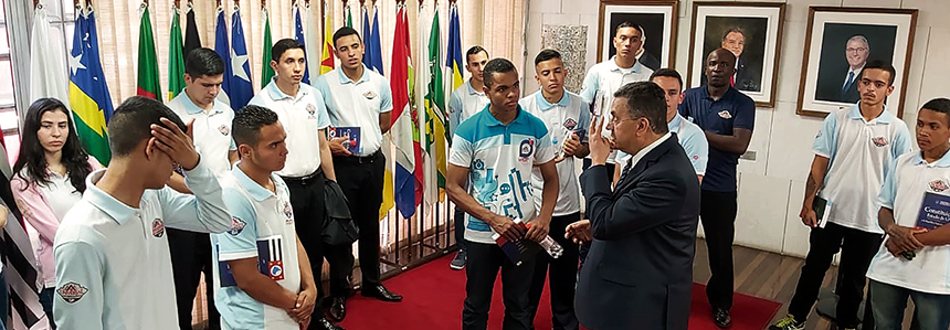 postJovens visitam a Assembleia Legislativa de São Paulona categoriaNotícias