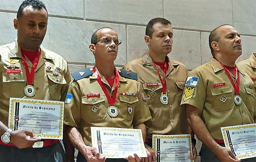 bombeiros, desabamento, apoio espiritual e social