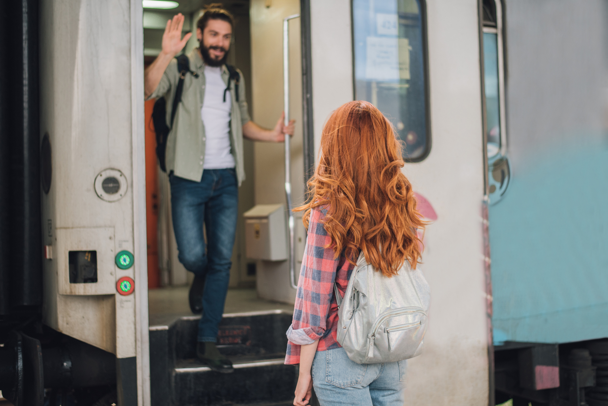 Imagem de capa - Meu marido cumprimenta outras mulheres com um beijo no rosto: como eu reajo