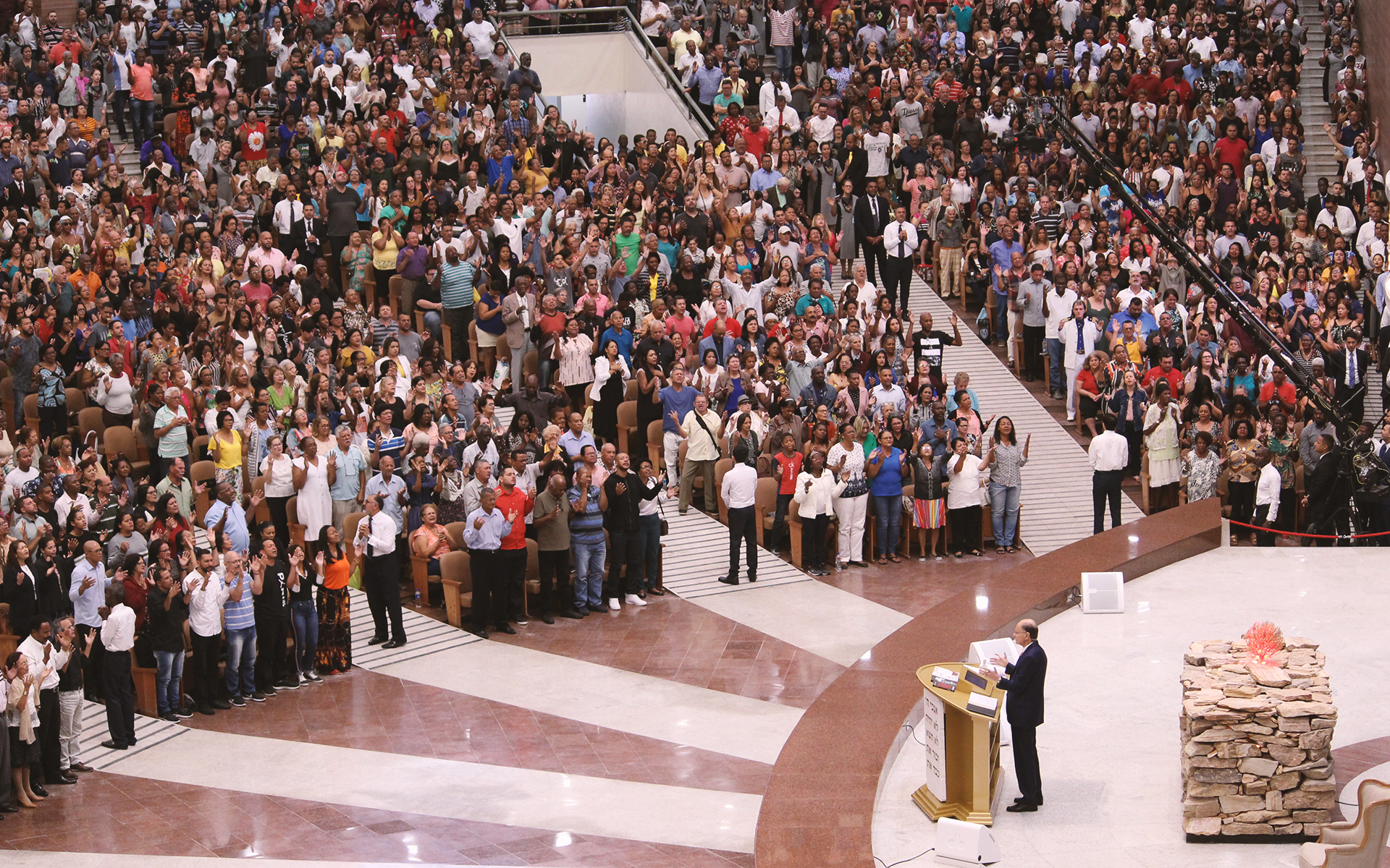 Imagem de capa - Bispo Edir Macedo realiza reunião de reinauguração da Catedral Mundial da Fé, no Rio de Janeiro